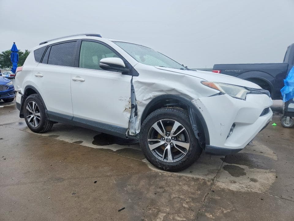 2017 TOYOTA RAV4 XLE 4
