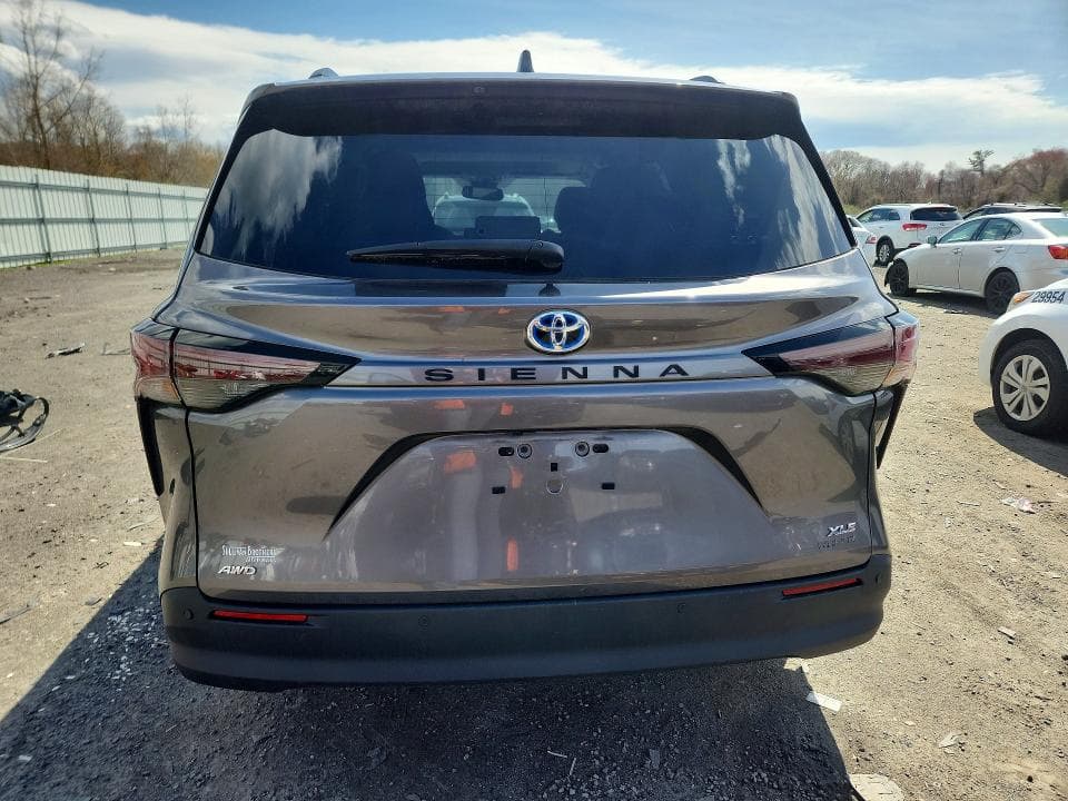 2024 TOYOTA SIENNA XLE 7-PASSENGER 6