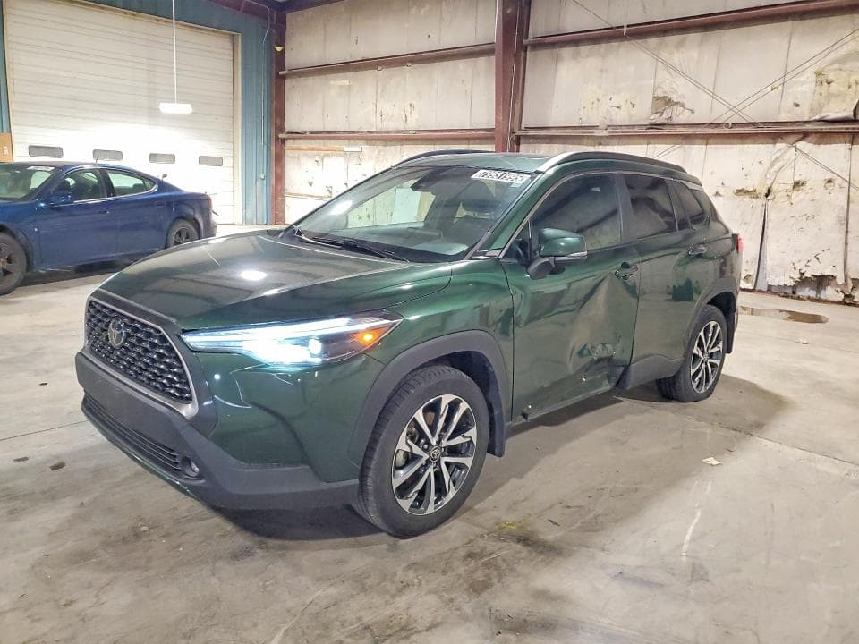 2022 TOYOTA COROLLA CROSS XLE - 1