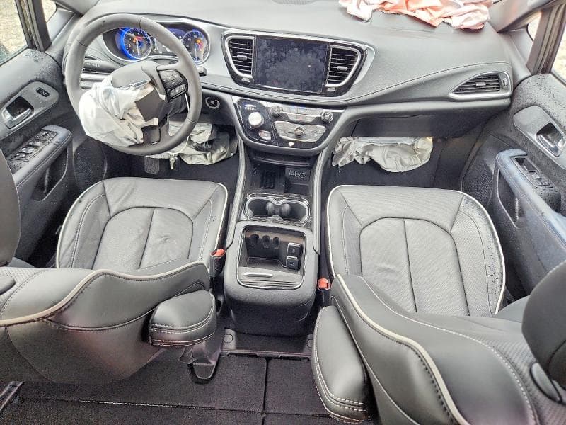 2025 CHRYSLER PACIFICA LIMITED 8