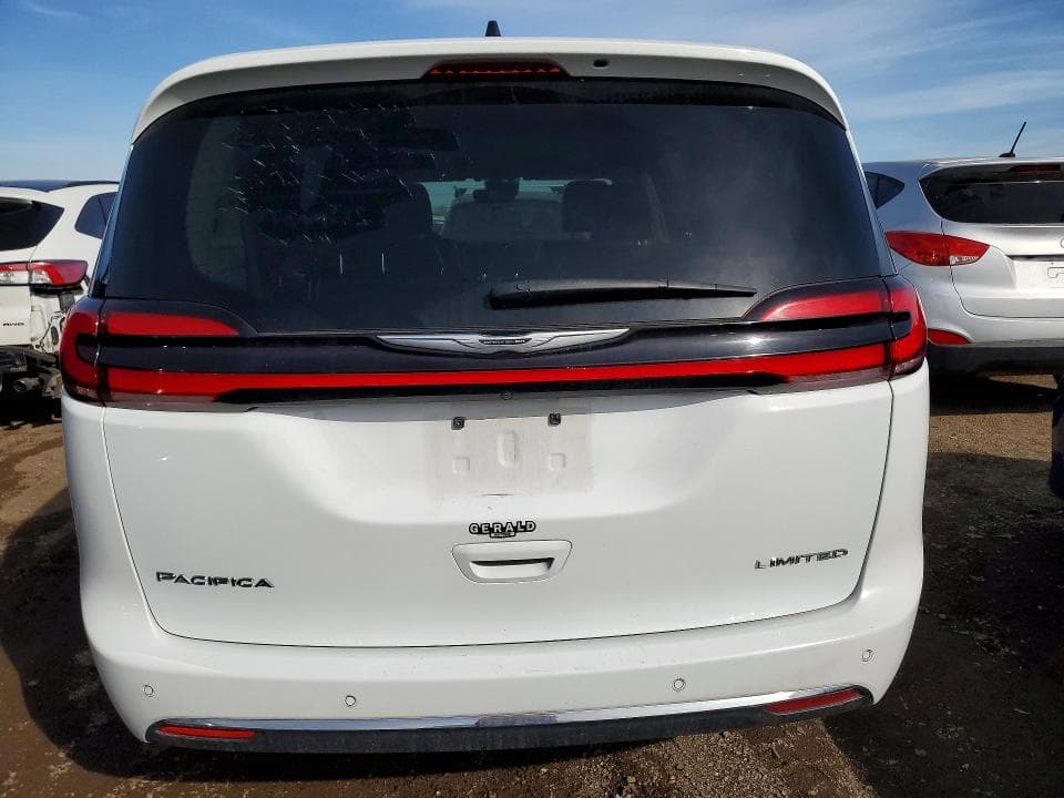 2023 CHRYSLER PACIFICA LIMITED 6