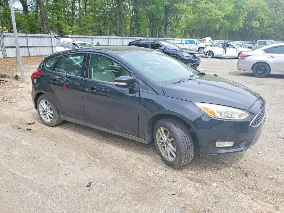 2017 FORD FOCUS SE 4