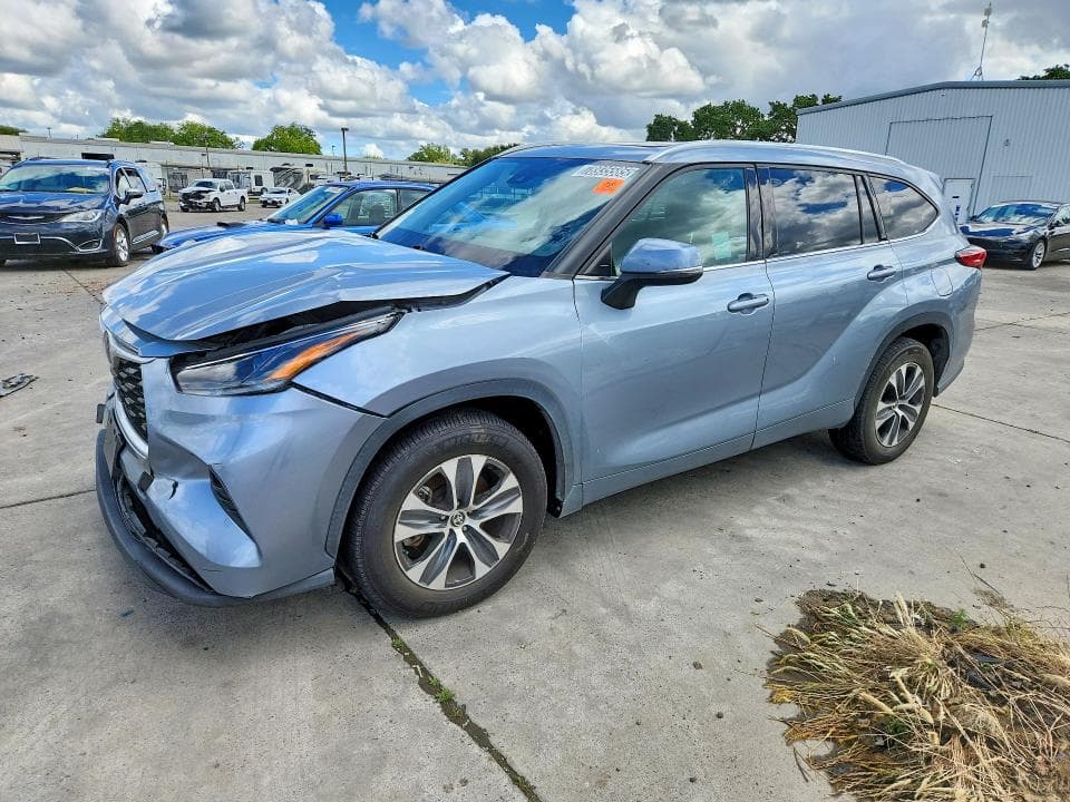 2021 TOYOTA HIGHLANDER XLE - 1