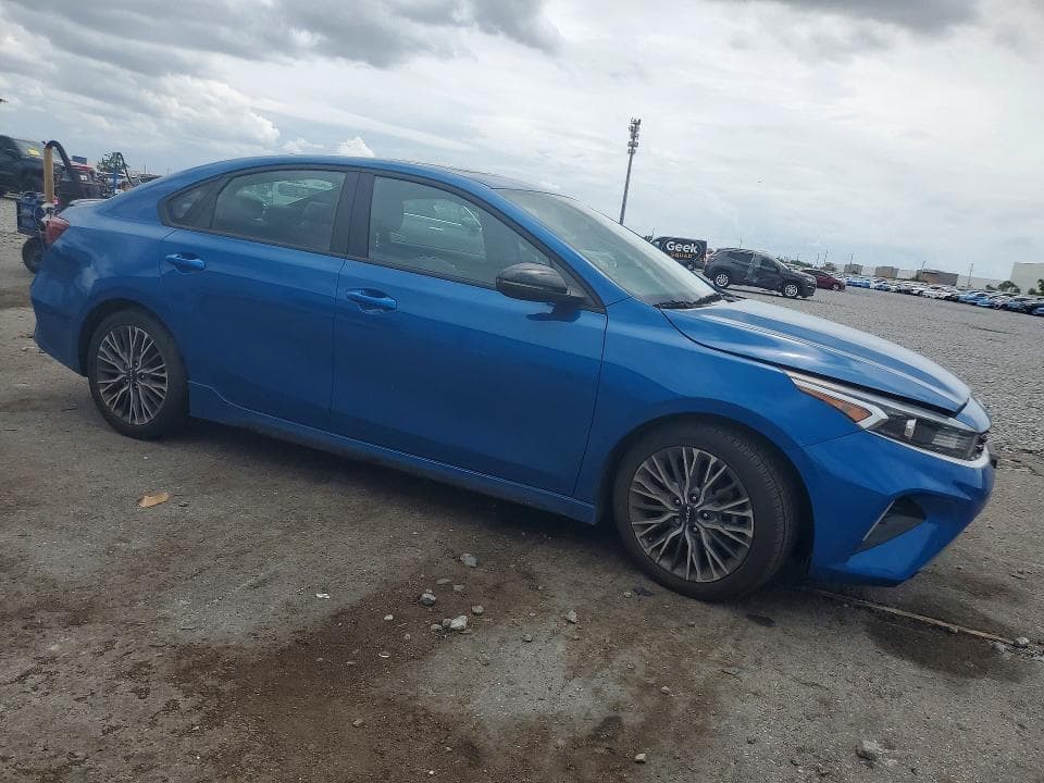 2023 KIA FORTE GT-LINE 4