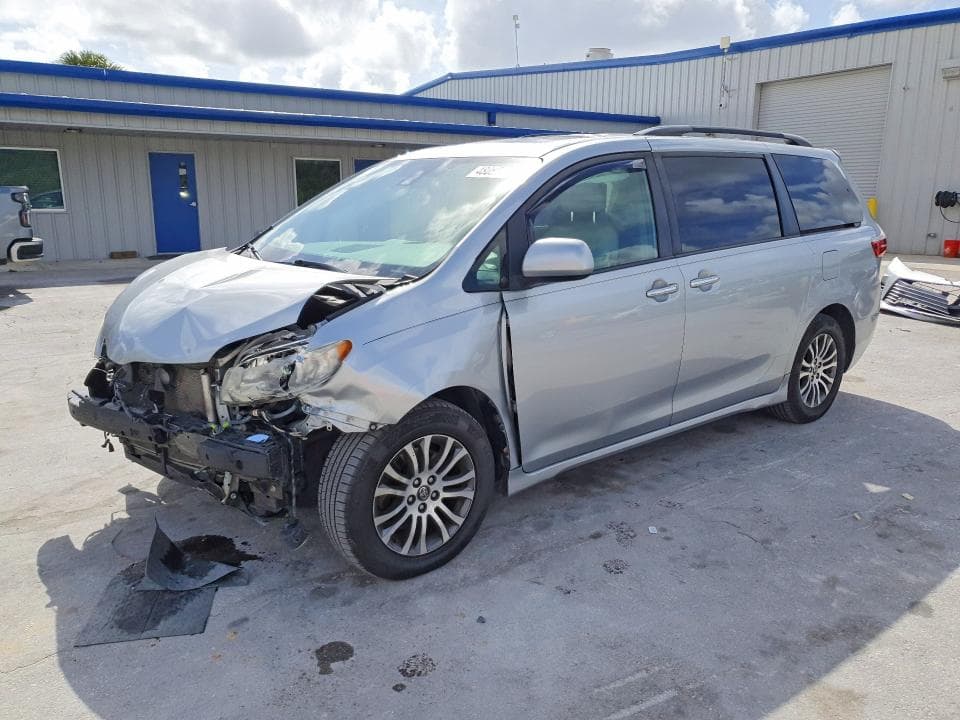 2019 TOYOTA SIENNA XLE 8-PASSENGER