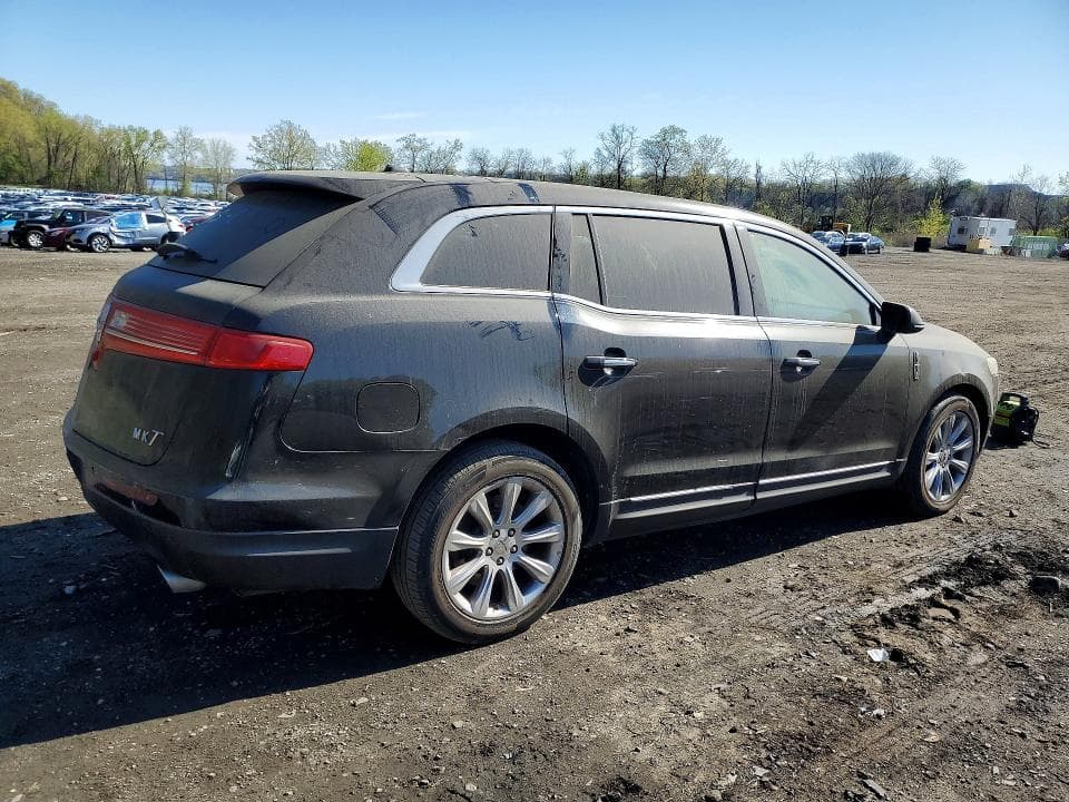 2019 LINCOLN MKT 3
