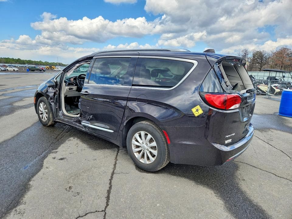 2019 CHRYSLER PACIFICA TOURING L 2