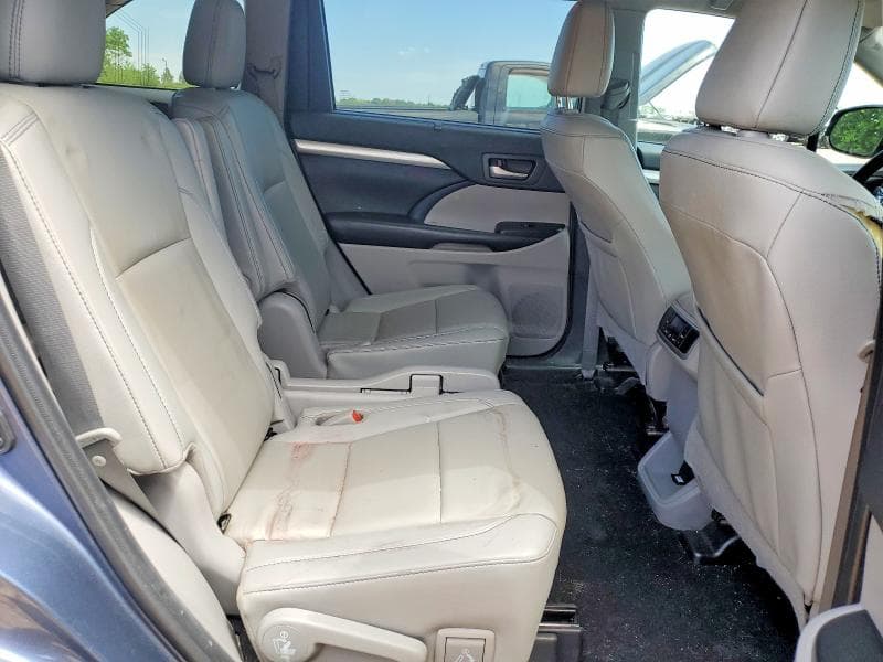 2019 TOYOTA HIGHLANDER XLE 11