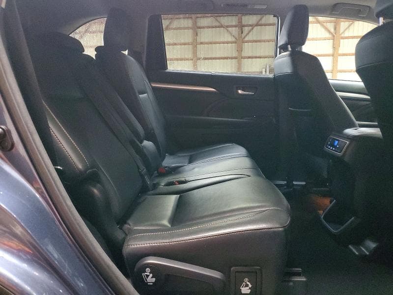 2017 TOYOTA HIGHLANDER XLE 11