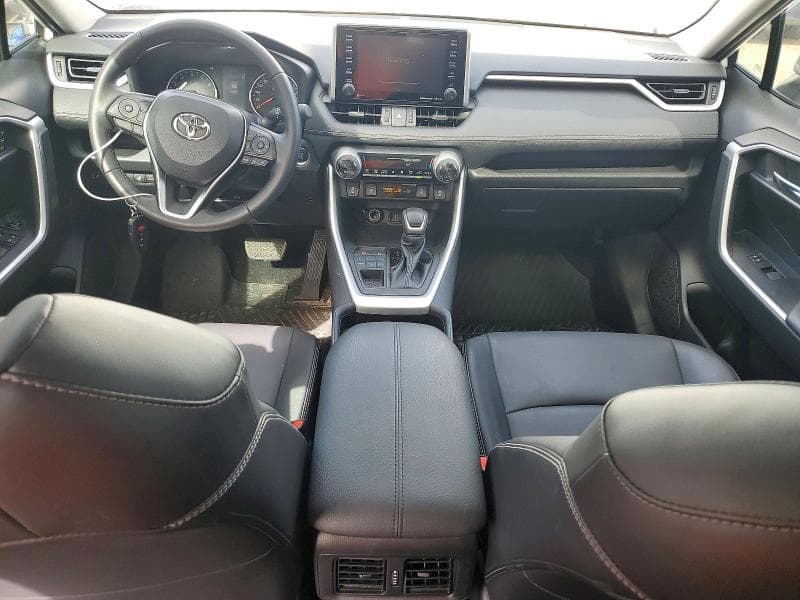 2021 TOYOTA RAV4 XLE 8
