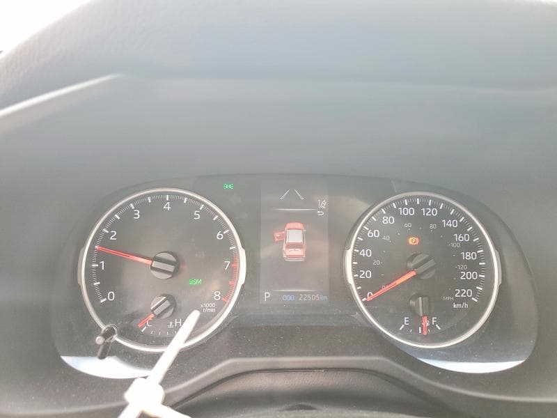 2021 TOYOTA RAV4 XLE 9