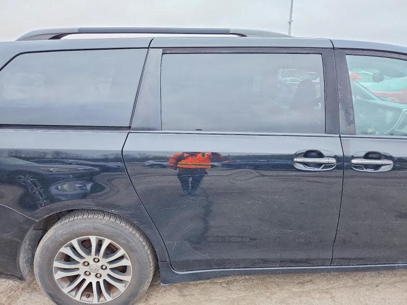 2020 TOYOTA SIENNA XLE 8-PASSENGER 11