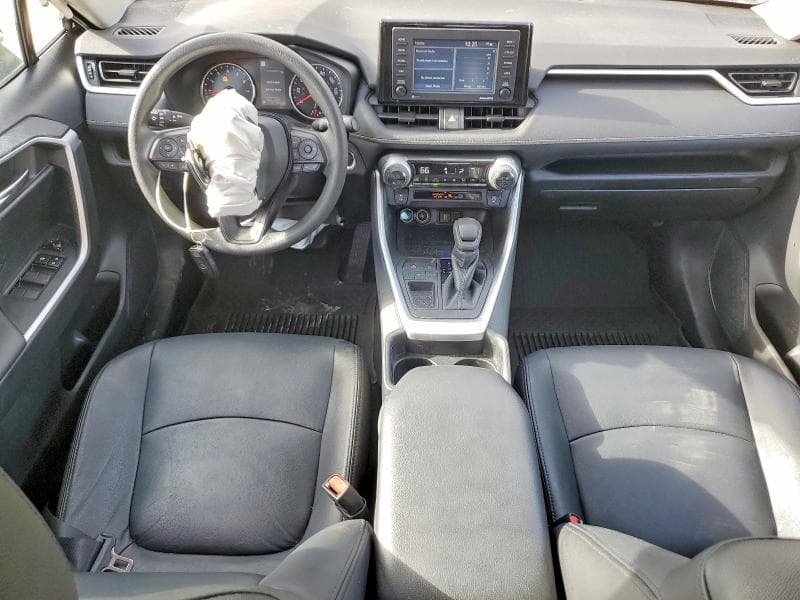 2021 TOYOTA RAV4 XLE 8