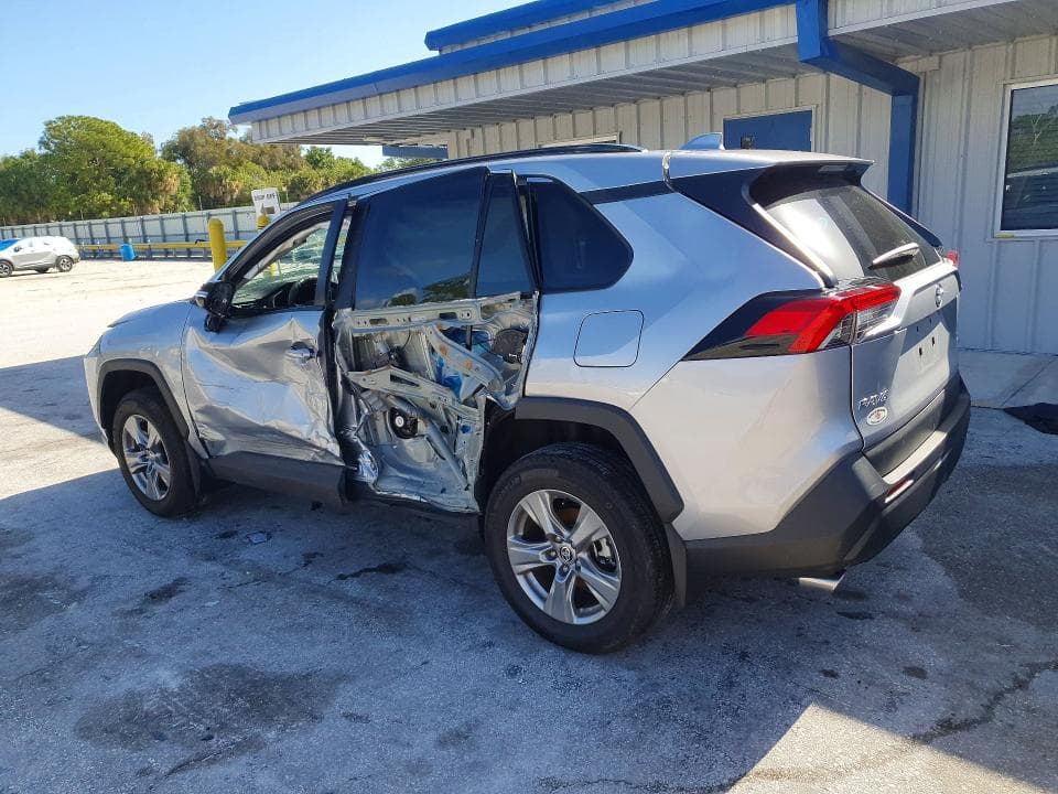 2024 TOYOTA RAV4 XLE 2