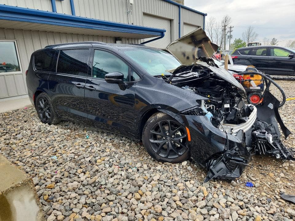 2025 CHRYSLER PACIFICA LIMITED 4