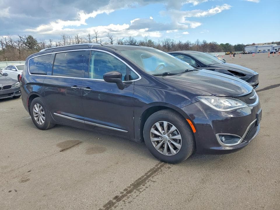 2019 CHRYSLER PACIFICA TOURING L 4