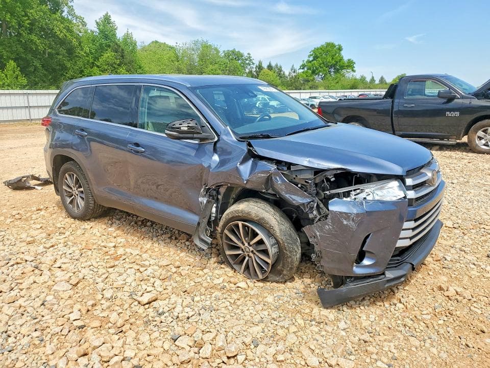 2019 TOYOTA HIGHLANDER XLE 4