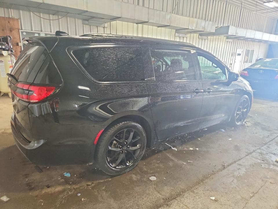 2025 CHRYSLER PACIFICA LIMITED 3
