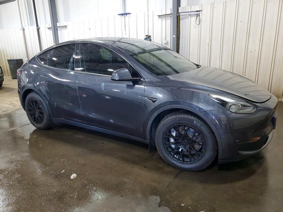 2024 TESLA MODEL Y 4