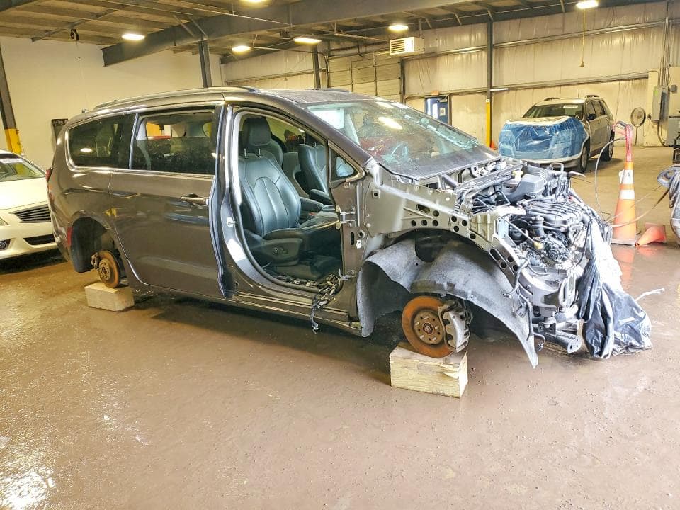 2022 CHRYSLER PACIFICA TOURING L 4