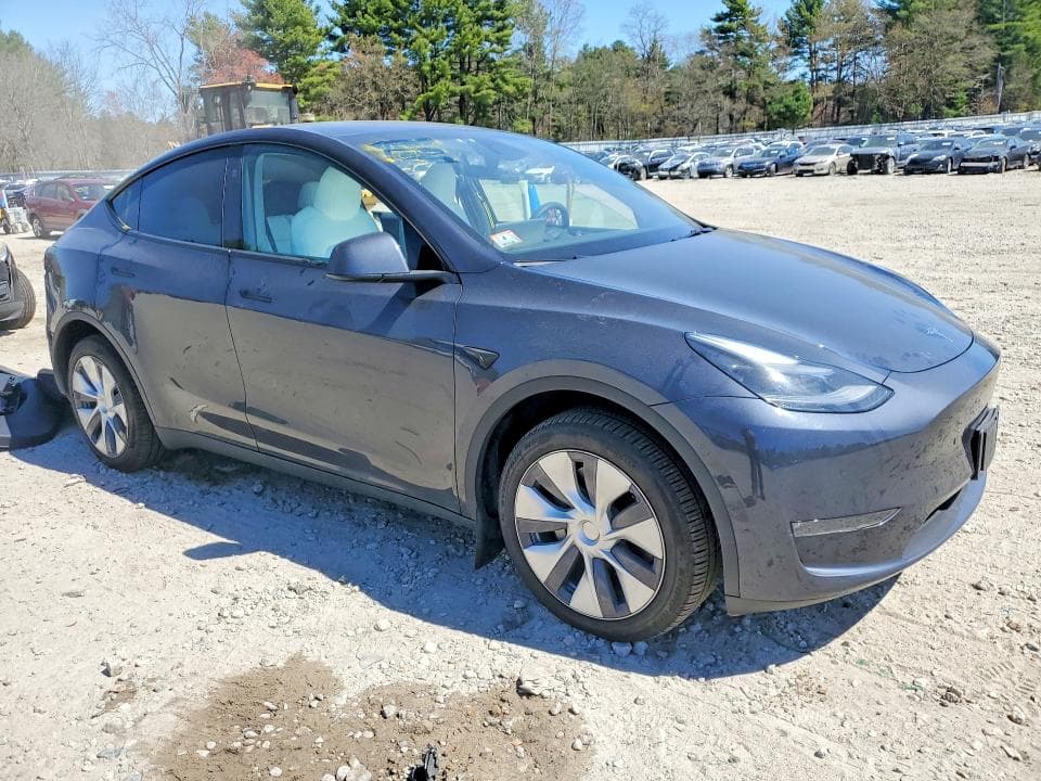 2024 TESLA MODEL Y 4