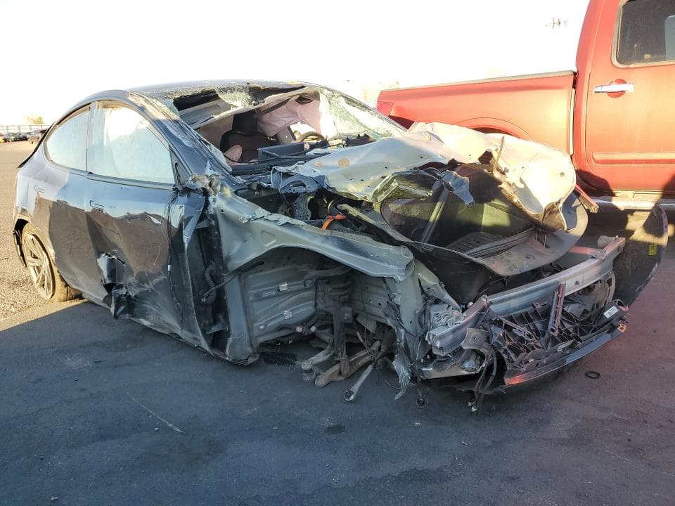 2025 TESLA MODEL Y 4