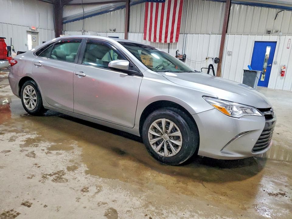 2017 TOYOTA CAMRY LE 4