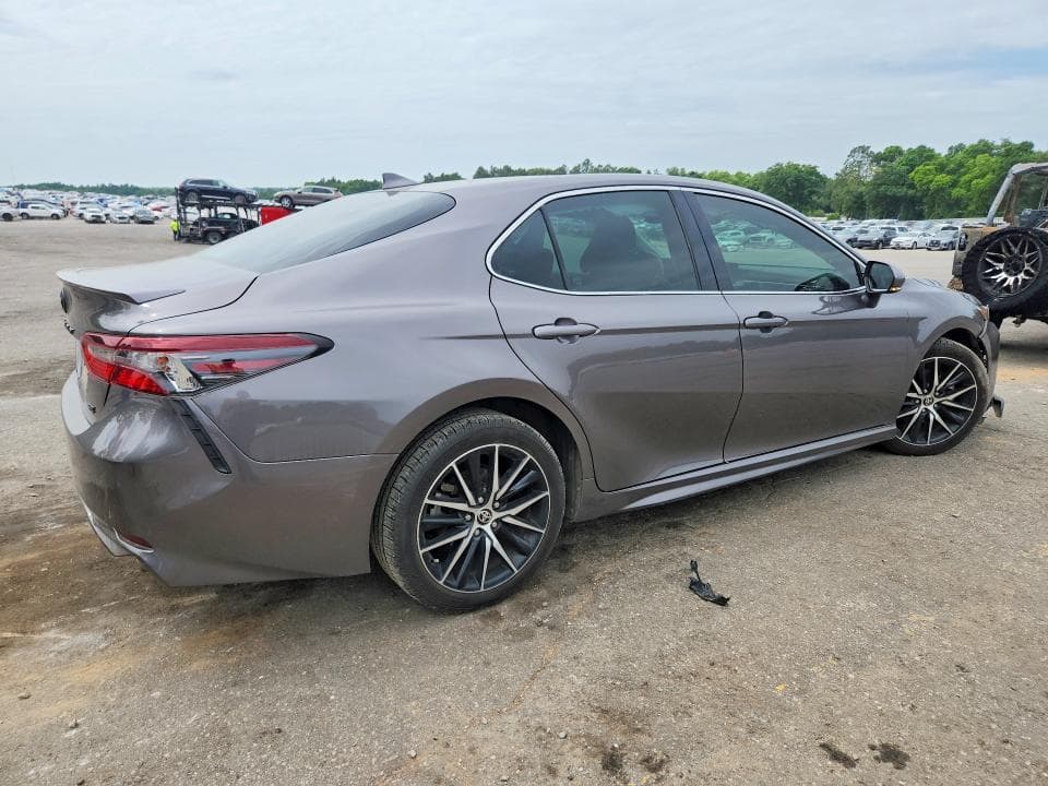 2021 TOYOTA CAMRY SE 3