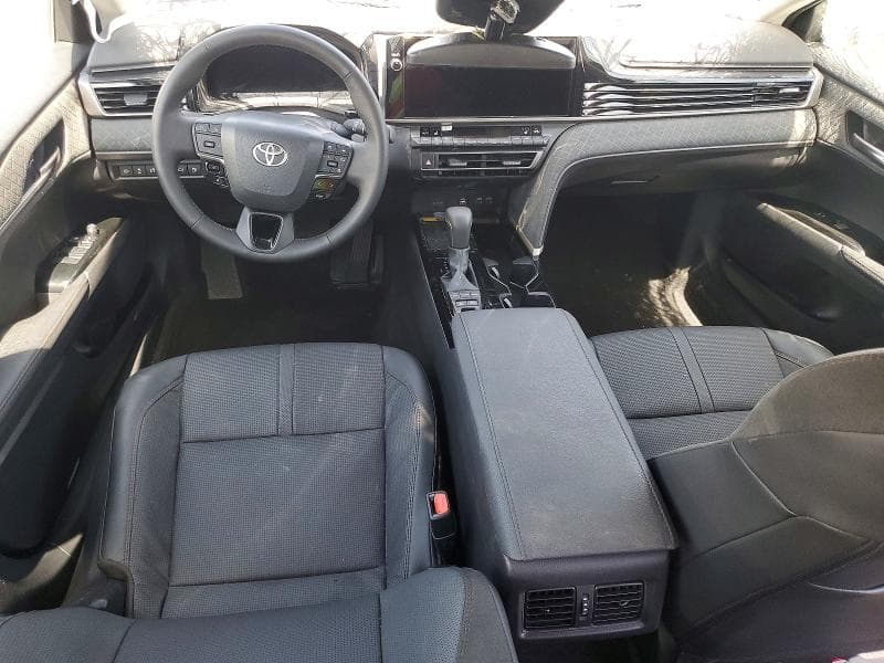 2025 TOYOTA CAMRY XLE 8
