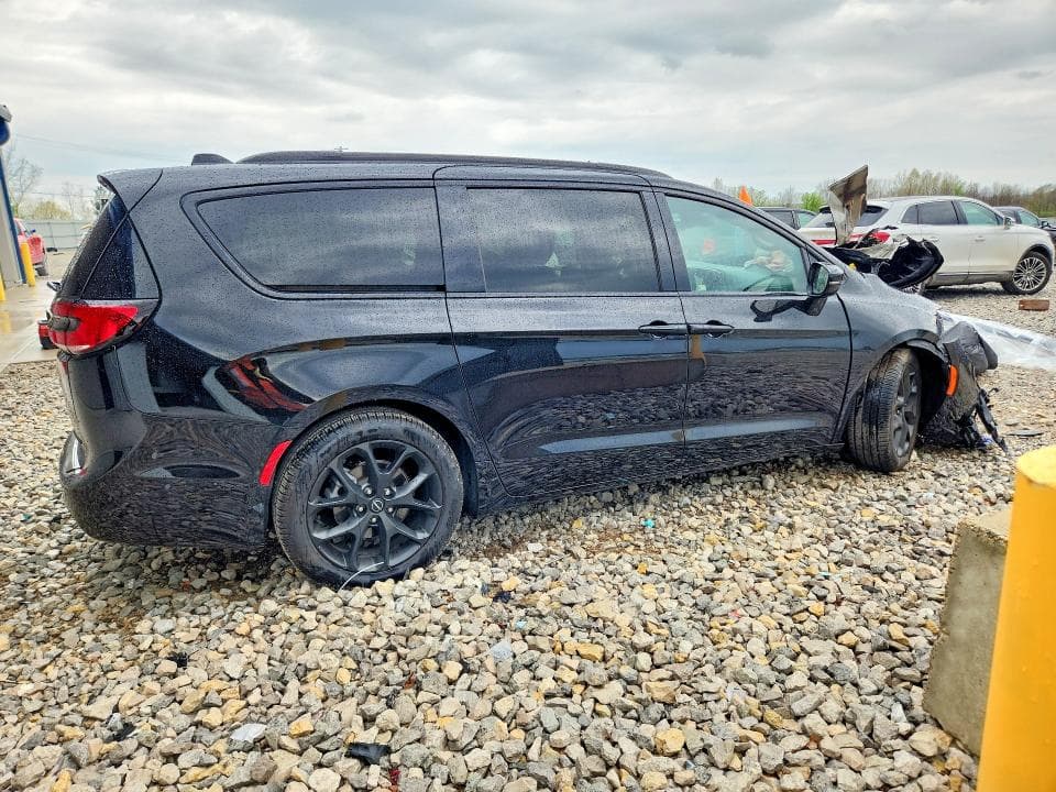 2025 CHRYSLER PACIFICA LIMITED 3