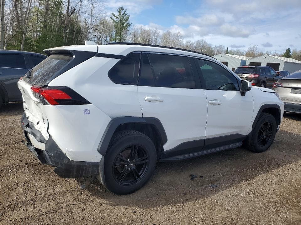 2021 TOYOTA RAV4 XLE 3