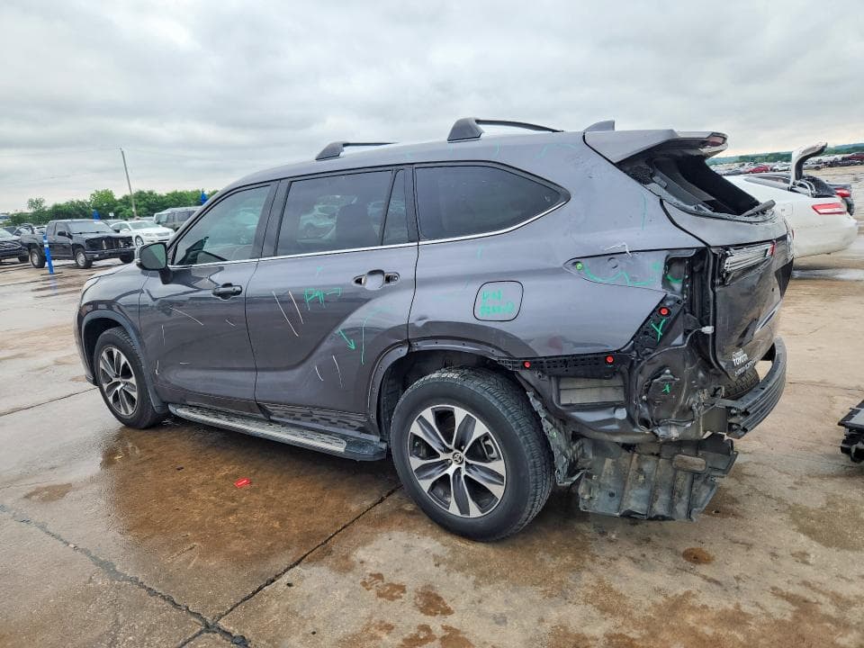 2021 TOYOTA HIGHLANDER XLE 2
