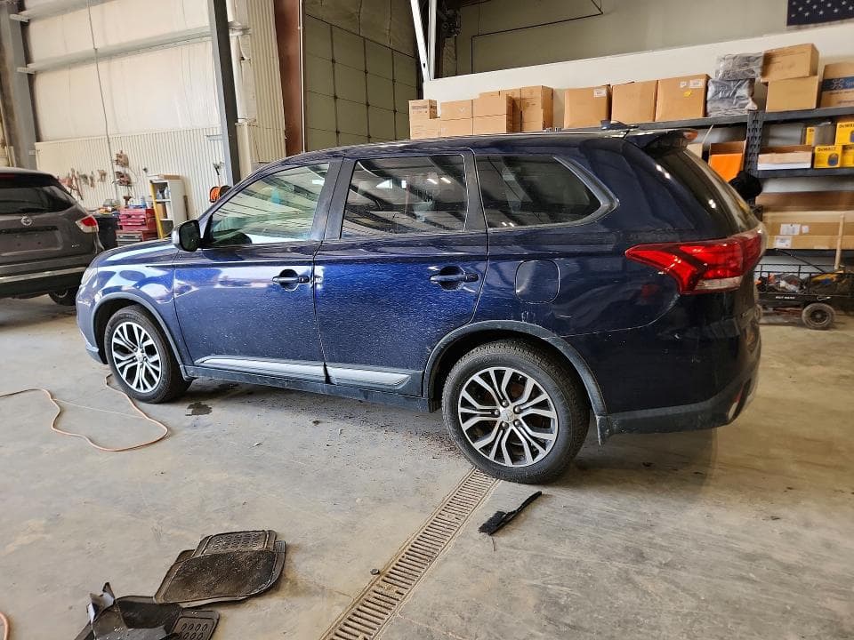 2017 MITSUBISHI OUTLANDER ES 2