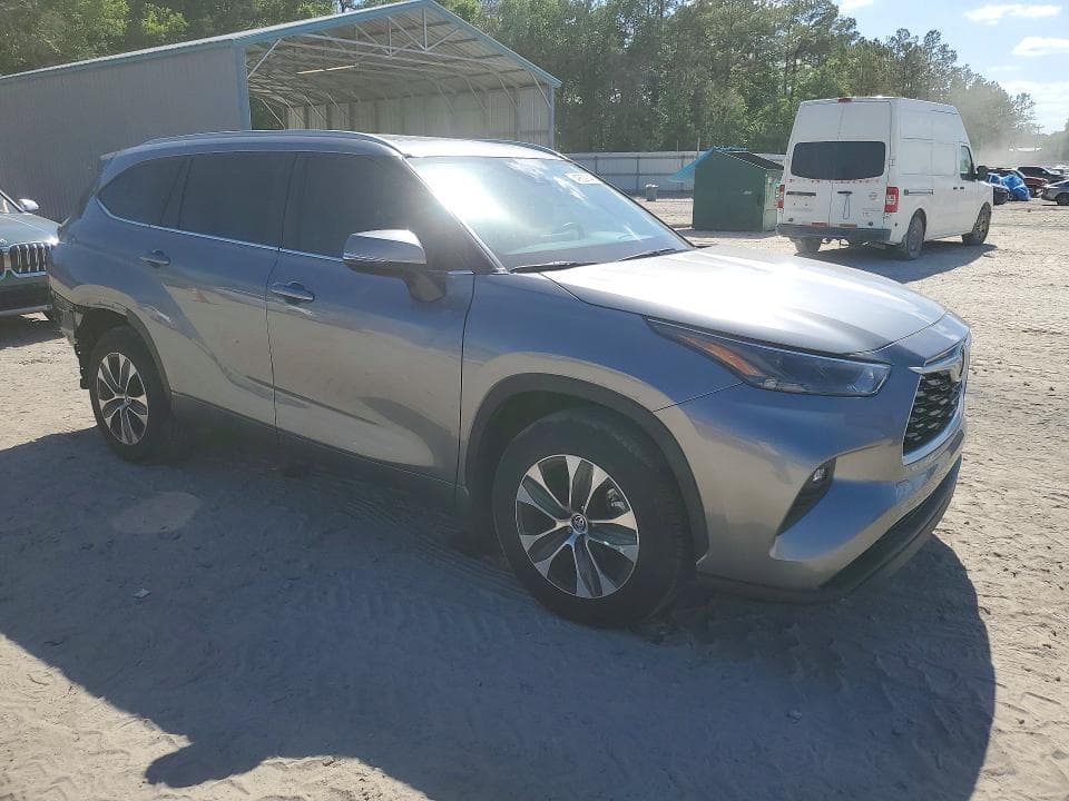 2025 TOYOTA HIGHLANDER XLE 4