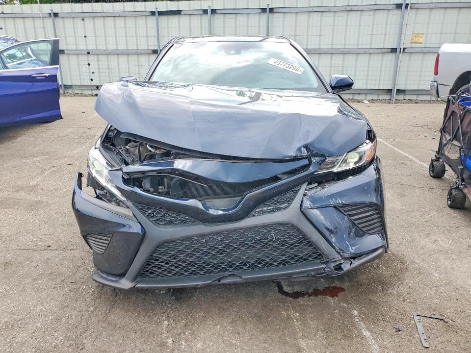 2018 TOYOTA CAMRY SE 5