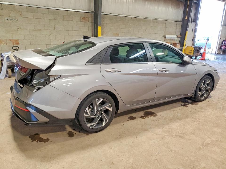 2025 HYUNDAI ELANTRA SEL 3