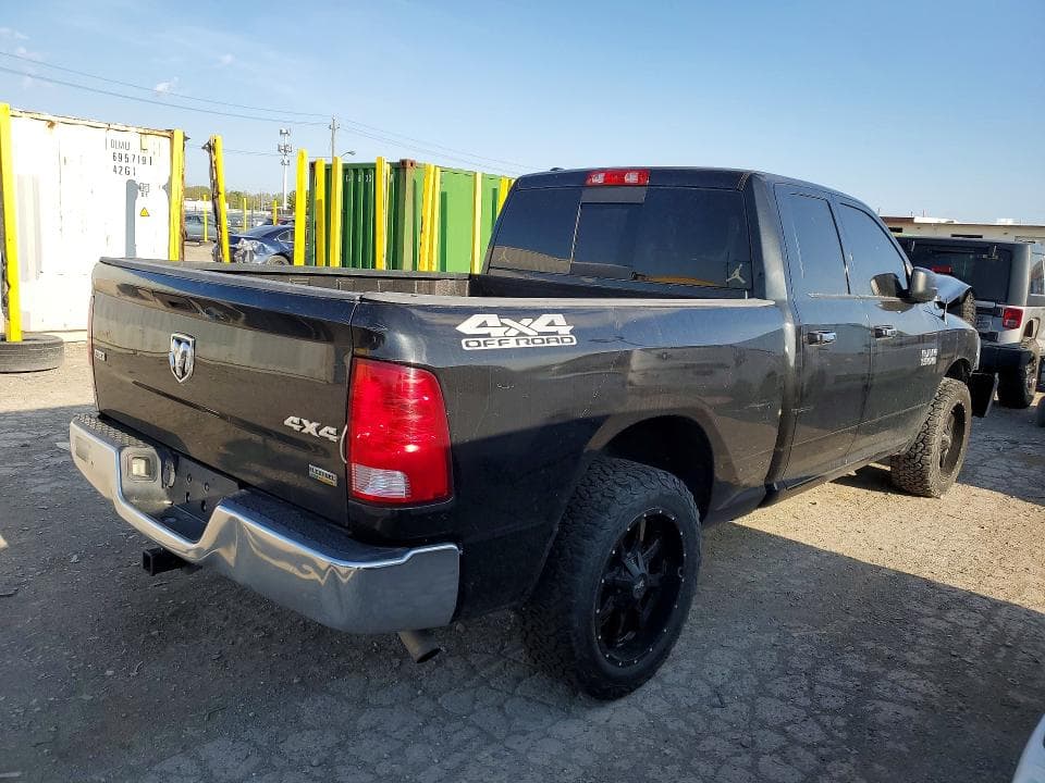 2017 RAM 1500 SLT 3