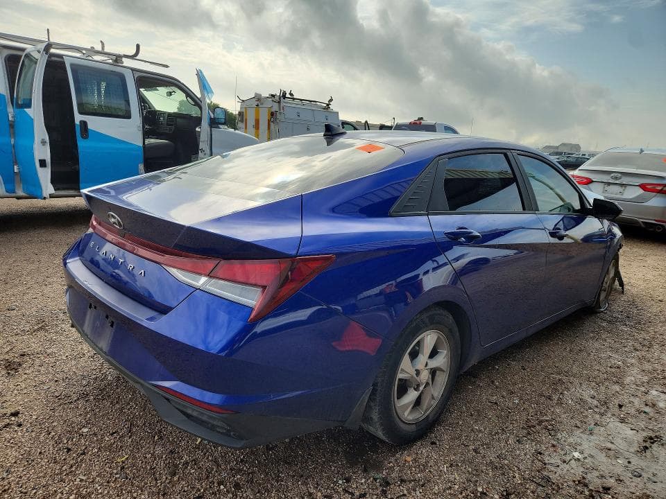 2023 HYUNDAI ELANTRA SE 3