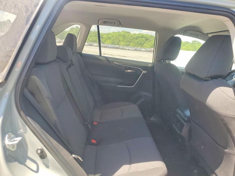 2021 TOYOTA RAV4 XLE 11