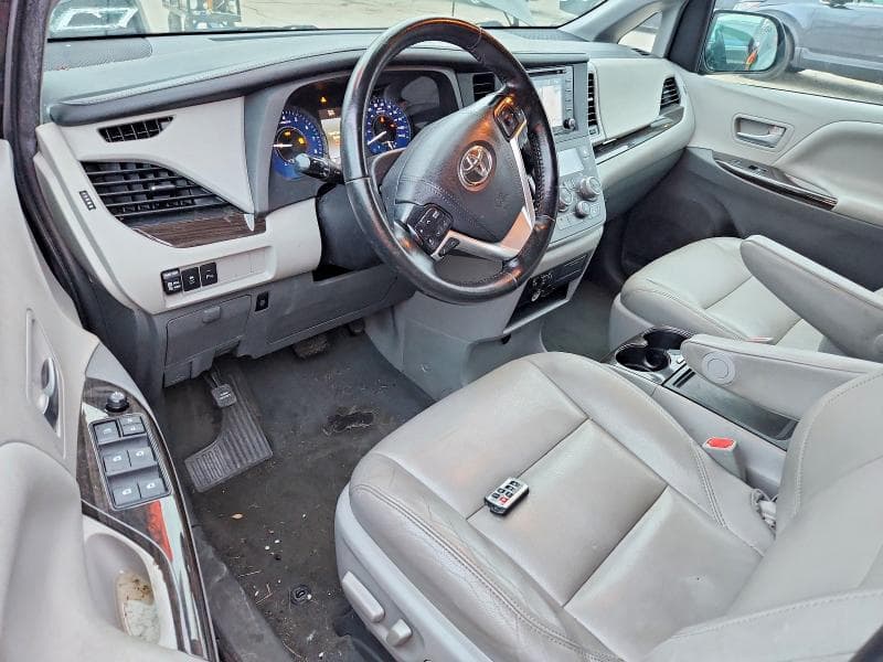 2020 TOYOTA SIENNA XLE 8-PASSENGER 8