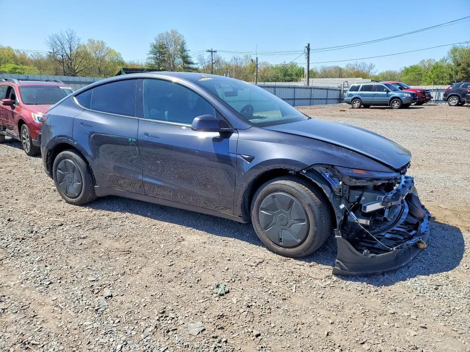 2026 TESLA MODEL Y 4