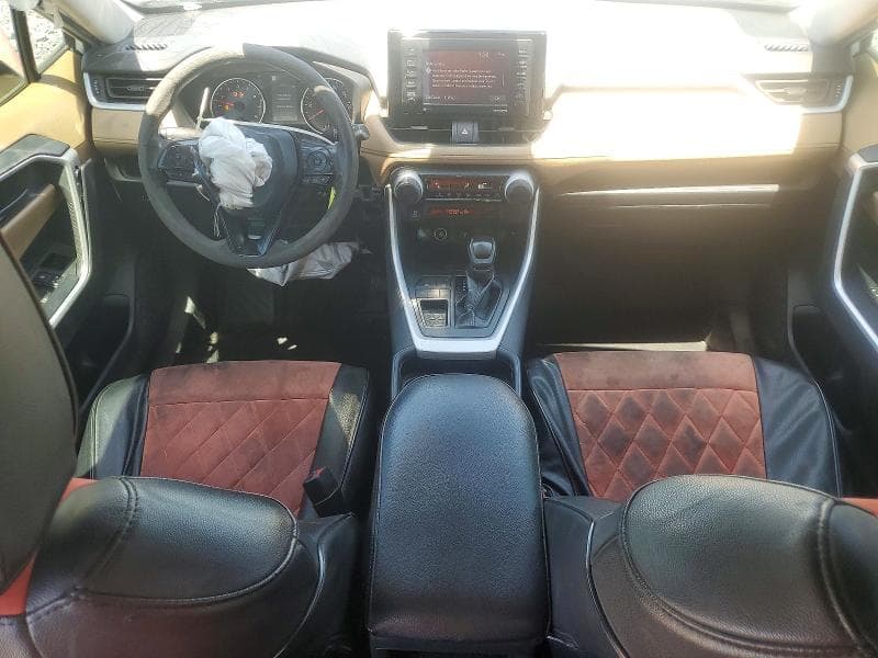 2021 TOYOTA RAV4 LE 8