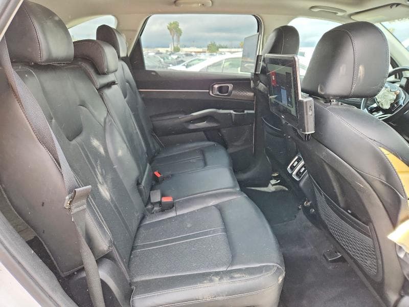 2023 KIA SORENTO S 11