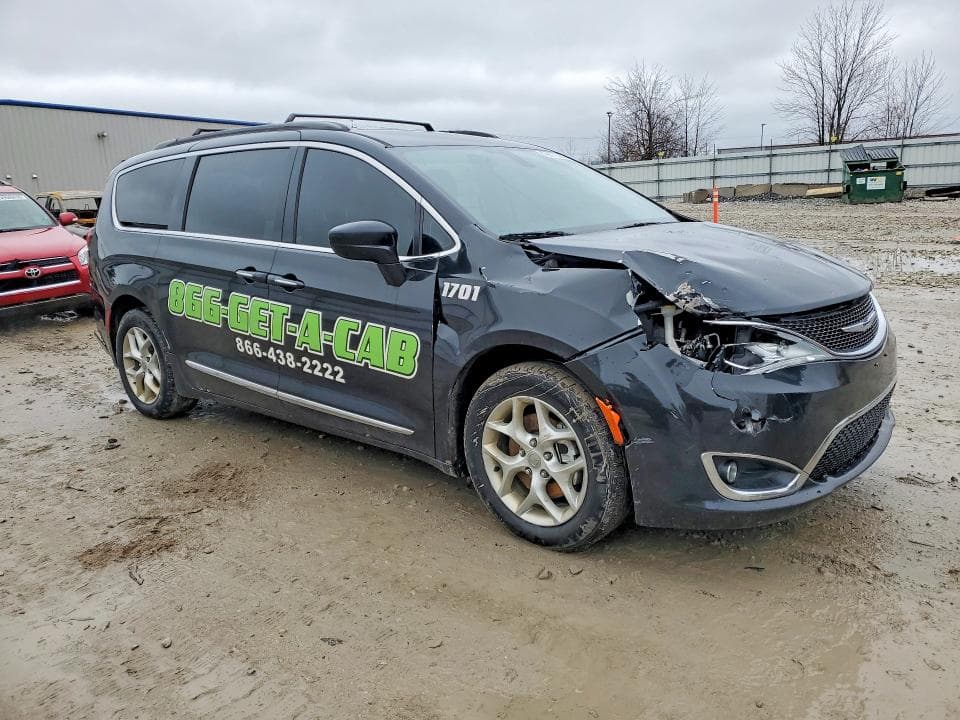 2017 CHRYSLER PACIFICA 4