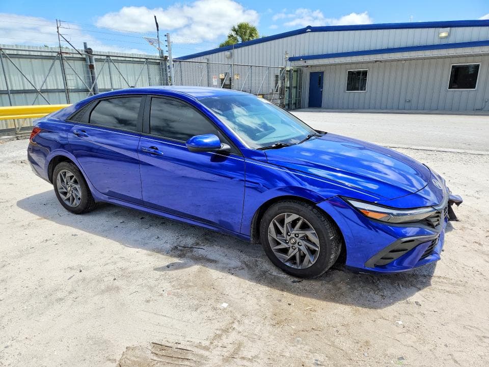 2024 HYUNDAI ELANTRA SEL 4
