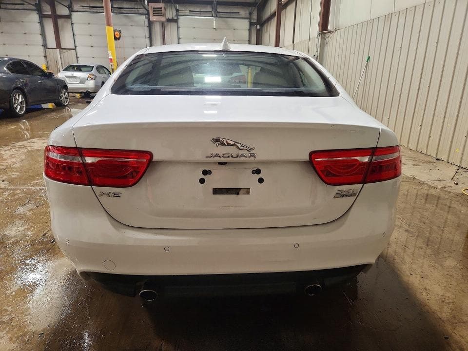 2017 JAGUAR XE PREMIUM 6