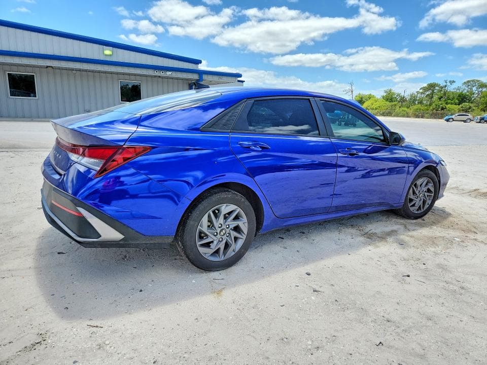 2024 HYUNDAI ELANTRA SEL 3