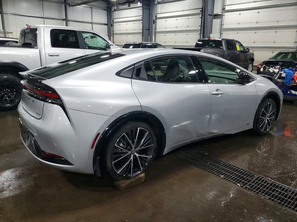 2025 TOYOTA PRIUS XLE 3