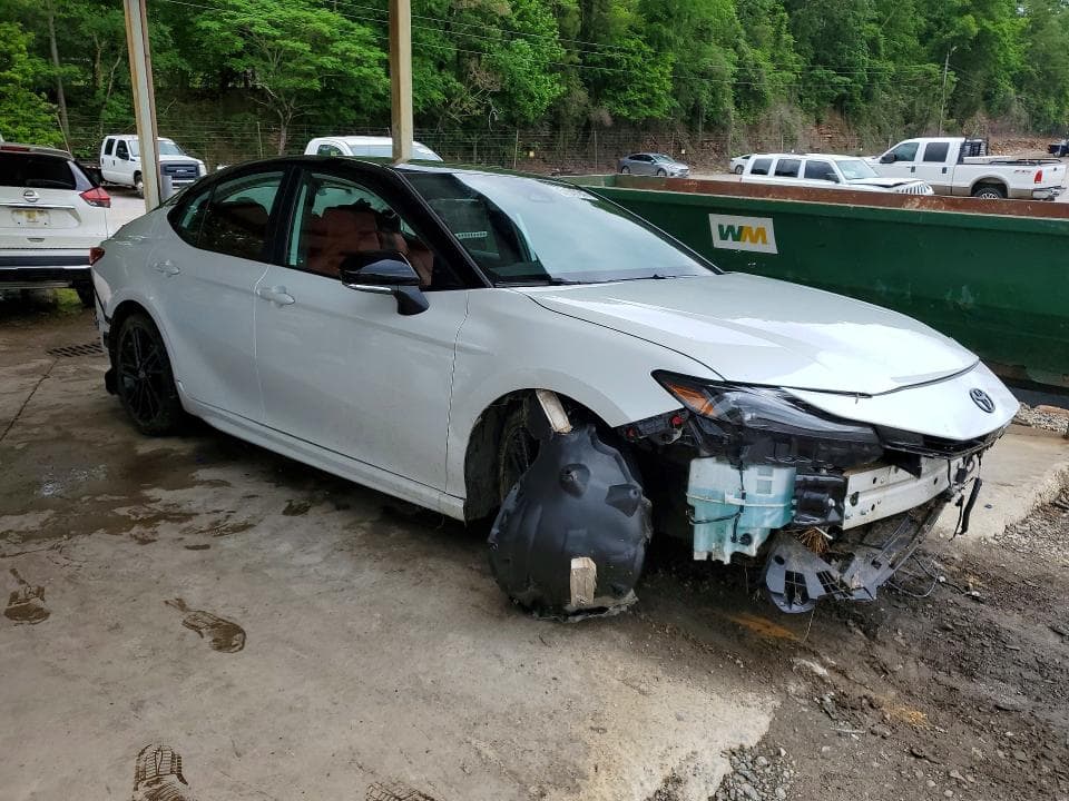2025 TOYOTA CAMRY XSE 4