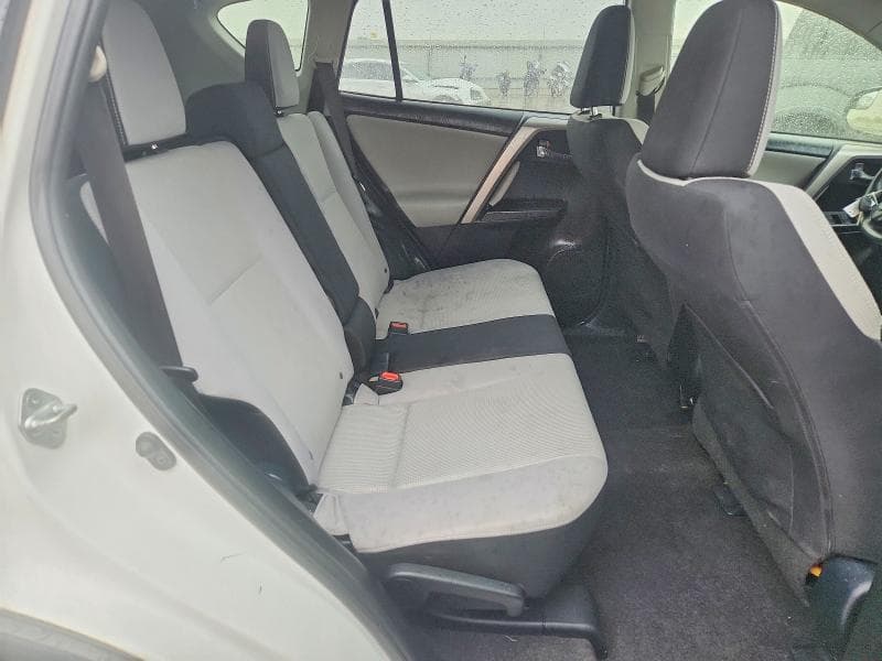 2017 TOYOTA RAV4 XLE 10